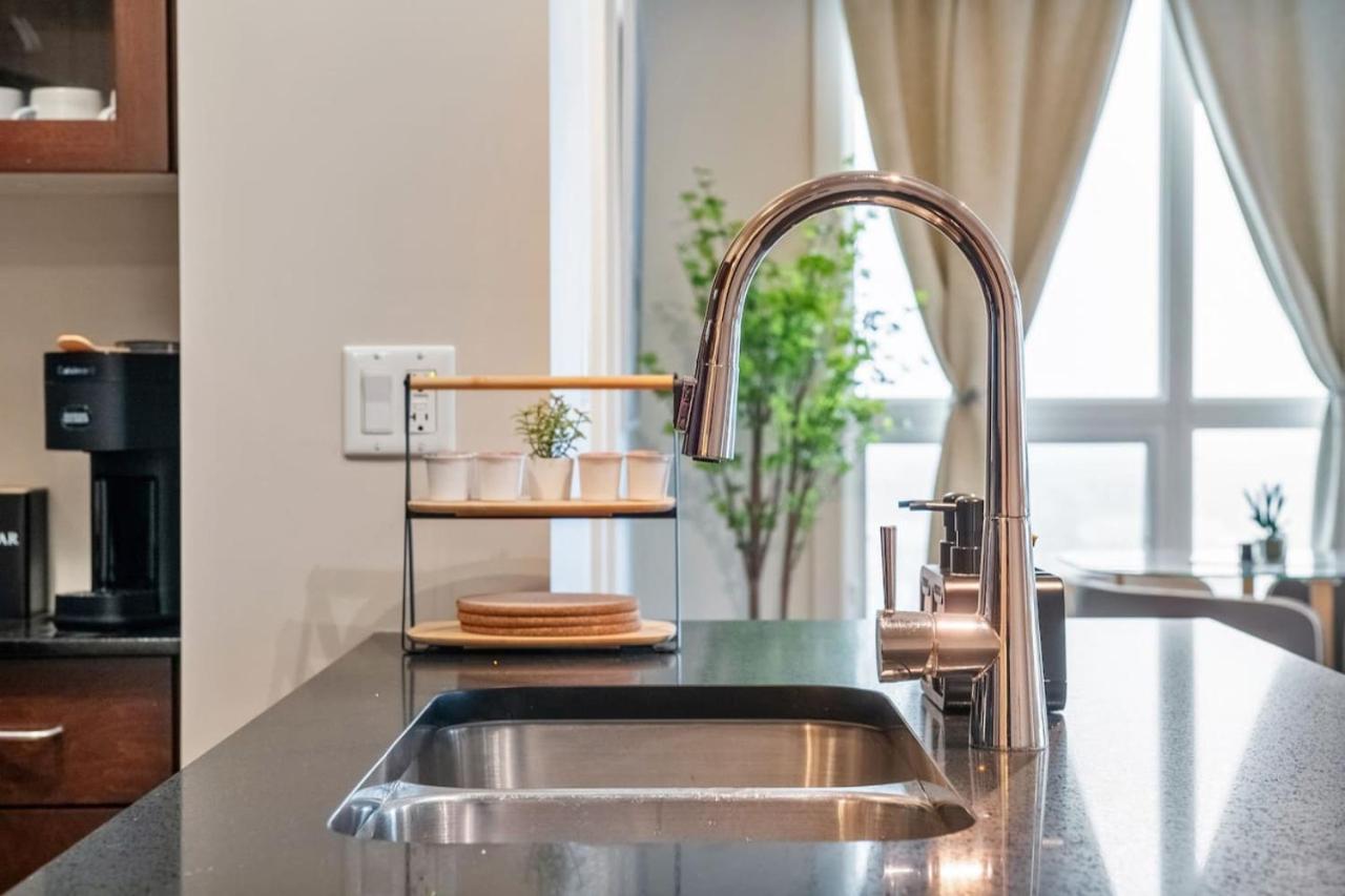 Upscale Penthouse Stay With Mountain & City Views, Free Parking, Bbq Grill, Office Space & More YYC Esterno foto